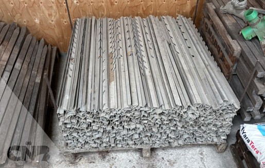 Foto van Aluminium sleufpalen