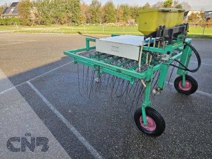 Wiedeg met microzaaier